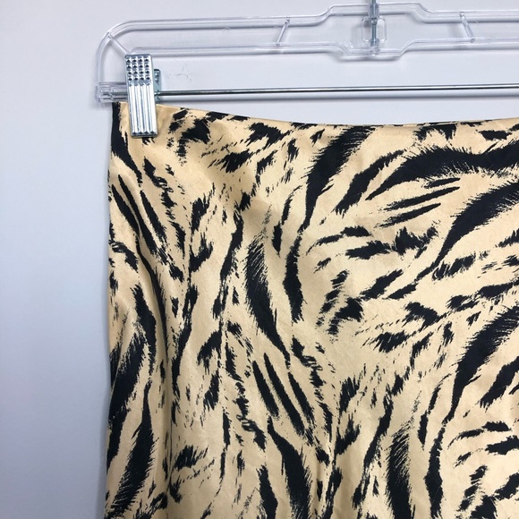 NWT H&M Silky Print Midi Skirt - Picture 4 of 5